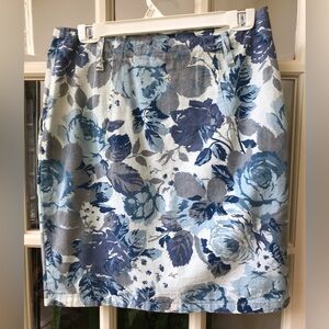 Floral Blue and White Women's Skirt Size: 13